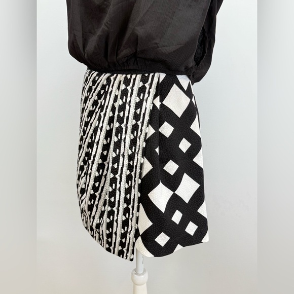 PETER PILOTTO for TARGET Black and White Asymmetrical Mini skirt size 6 - Picture 5 of 13